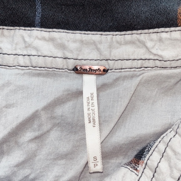 Neutral Flannel Bundle of 3 Sizes S/M (Free People, Gilded Intent, RVCA) - Picture 3 of 4